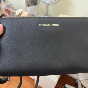 Micheal Kors lychee pattern shoulder bag